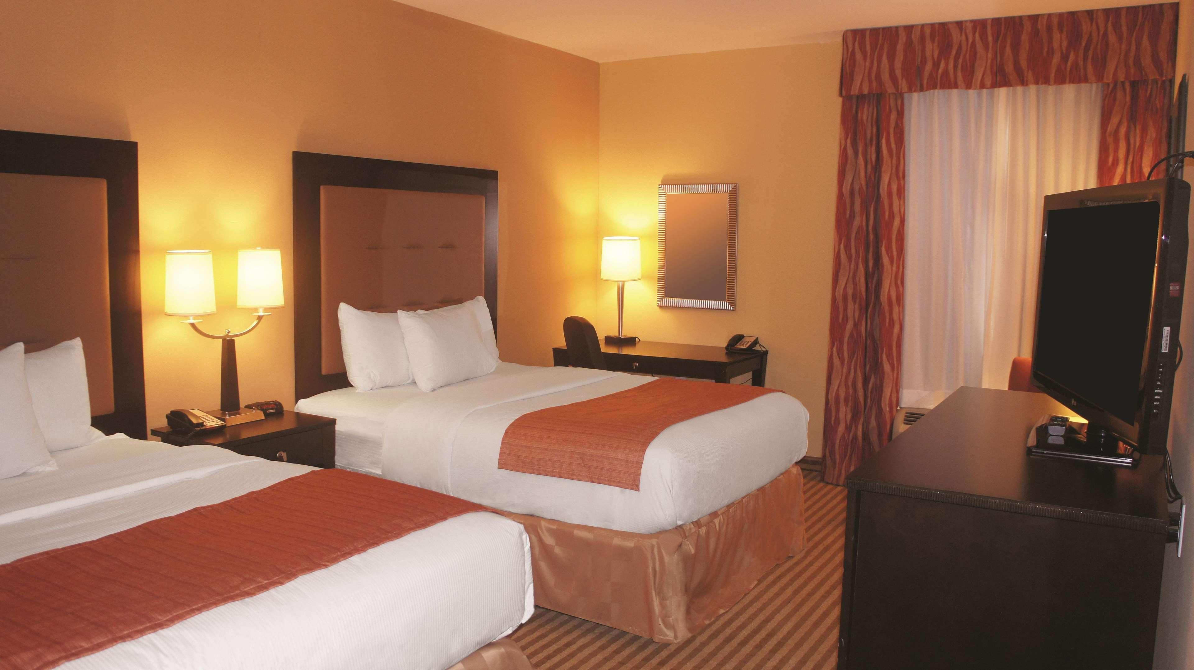 La Quinta By Wyndham Atlanta Union City Exterior photo