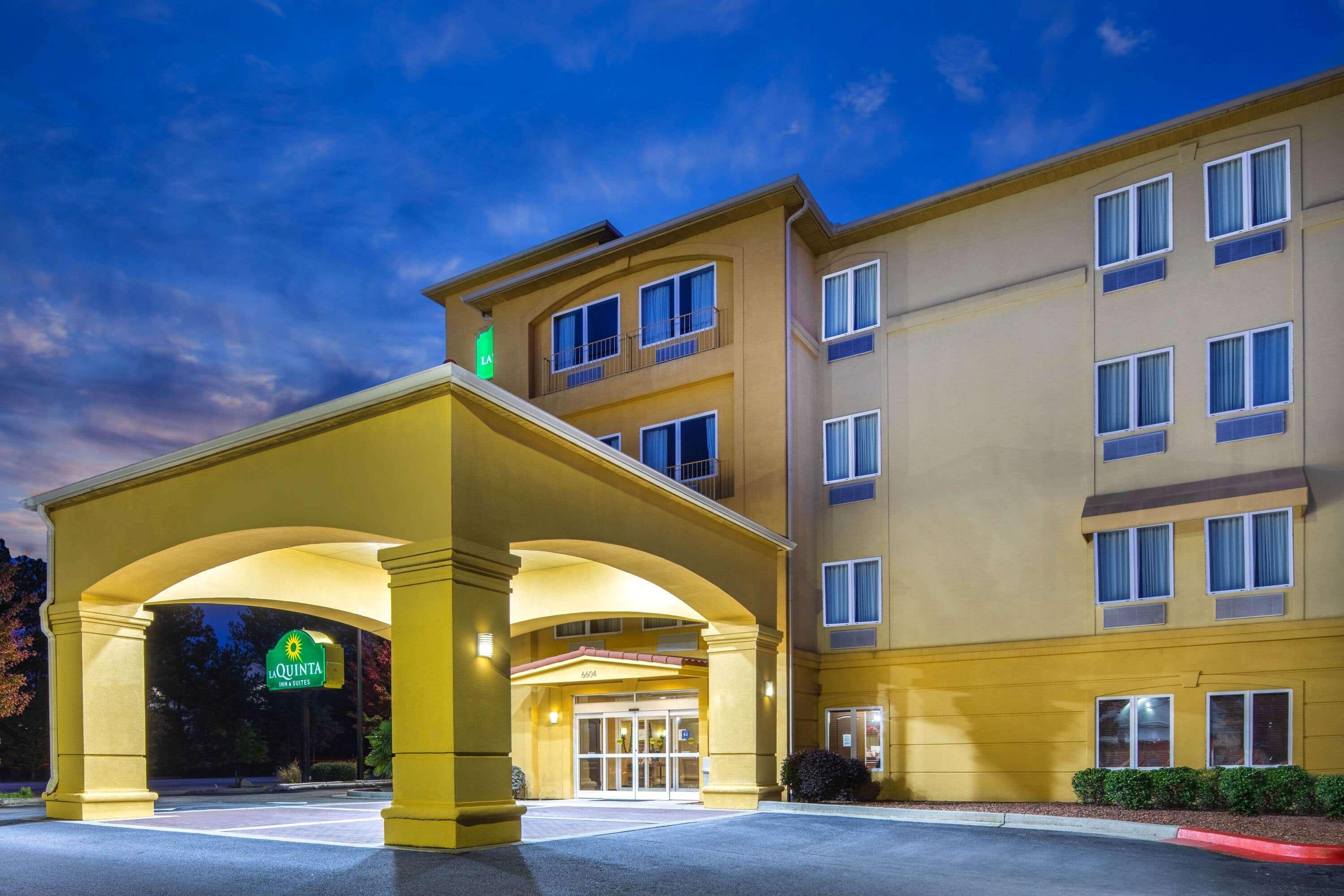 La Quinta By Wyndham Atlanta Union City Exterior photo