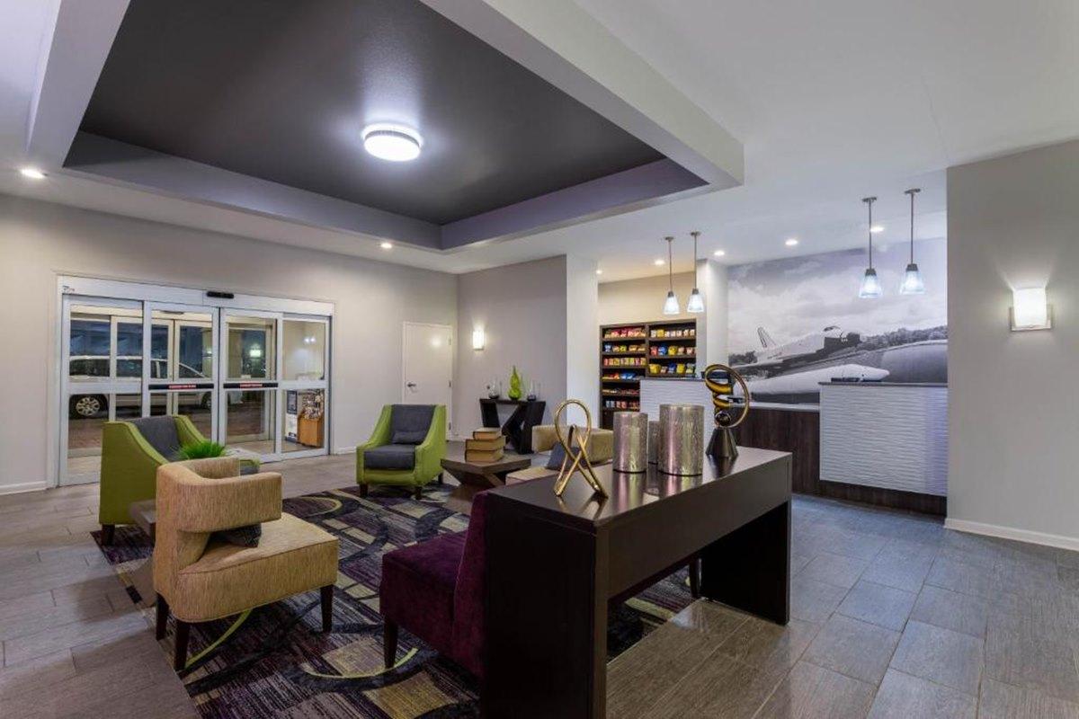 La Quinta By Wyndham Atlanta Union City Exterior photo